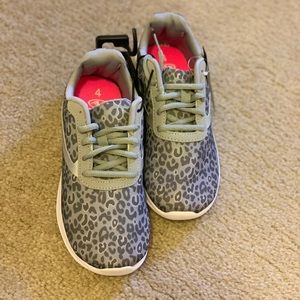 Grey leopard sneaker